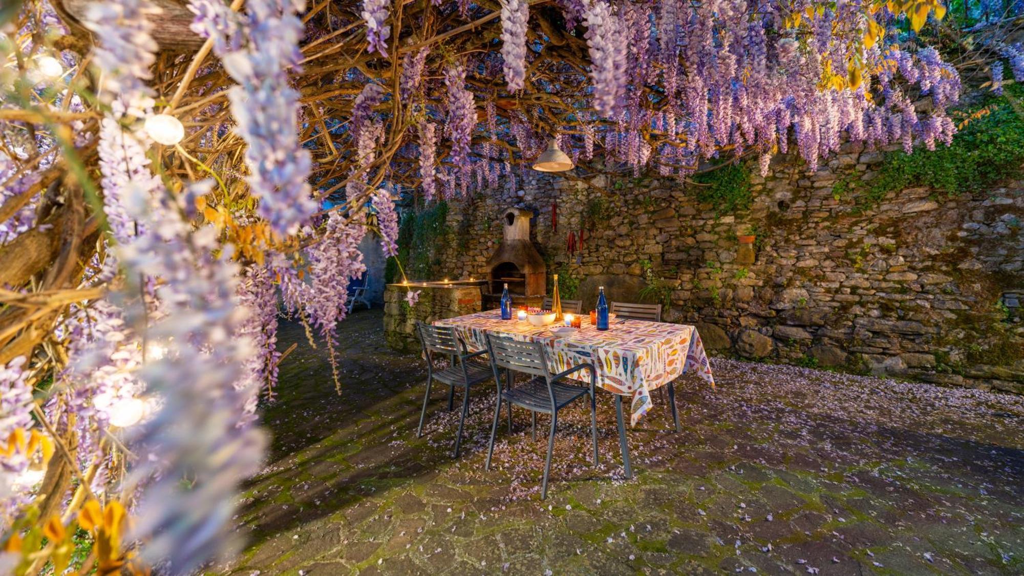 La Casa Delle Pietre Parlanti - Casa In Pietra Ai Piedi Del Parco Delle 5 Terre Bed & Breakfast Biassa Exterior photo